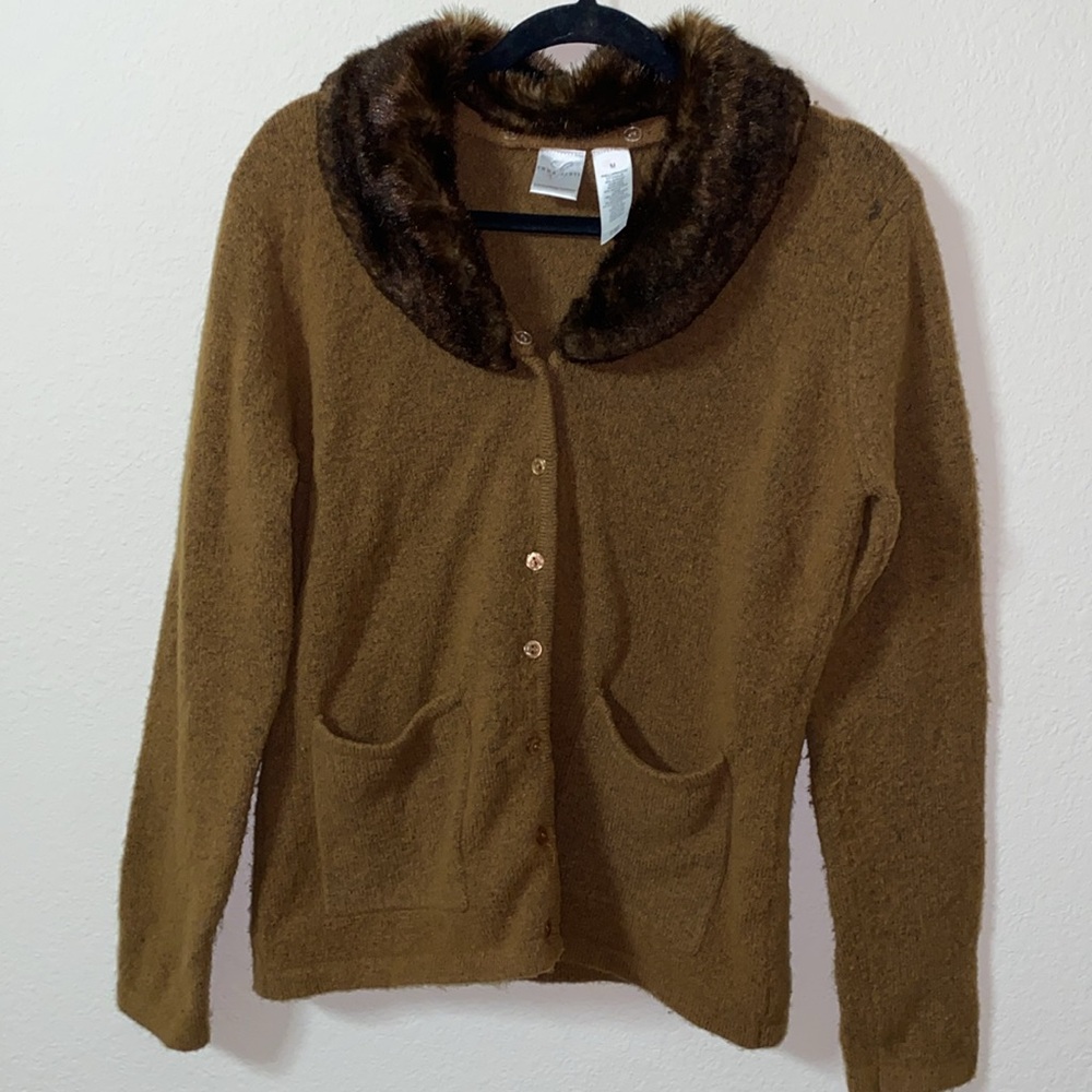 🎈Cozy Brown Button up Sweater with detachable Faux Fur Collar! - Picture 6 of 11